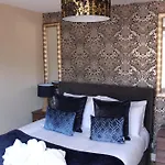 York Place Beautiful 5 Bedrooms Sleeps 9 * Scarborough