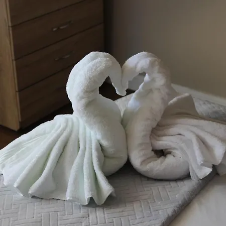 York Place Beautiful 5 Bedrooms Sleeps 9 * Scarborough