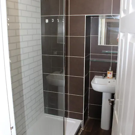 York Place Beautiful 5 Bedrooms Sleeps 9 * Scarborough