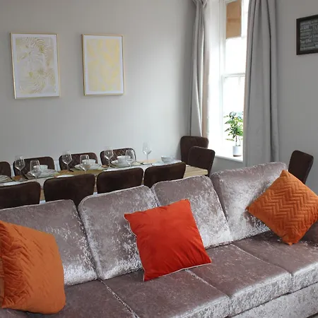 York Place Beautiful 5 Bedrooms Sleeps 9 Apartmán