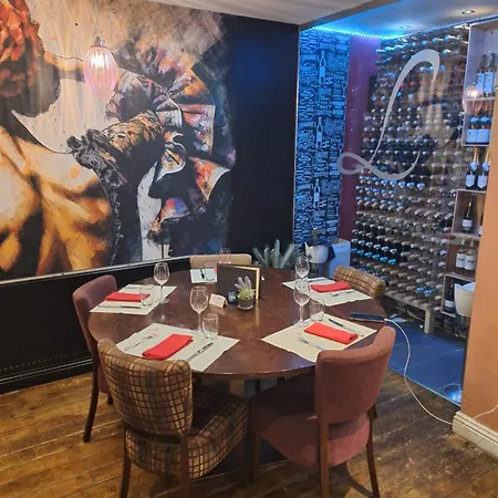 York Place Beautiful 5 Bedrooms Sleeps 9 * Scarborough