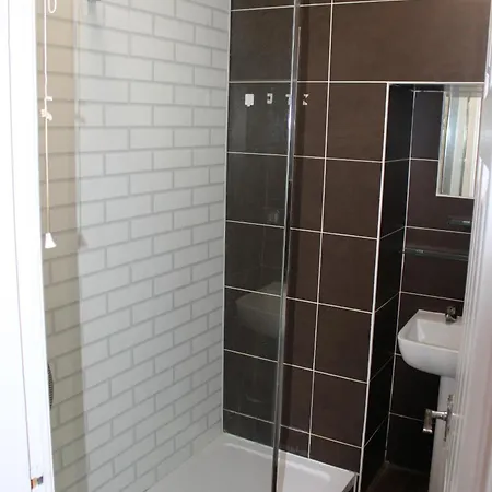 York Place Beautiful 5 Bedrooms Sleeps 9 * Scarborough