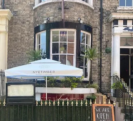 York Place Beautiful 5 Bedrooms Sleeps 9 Apartment *