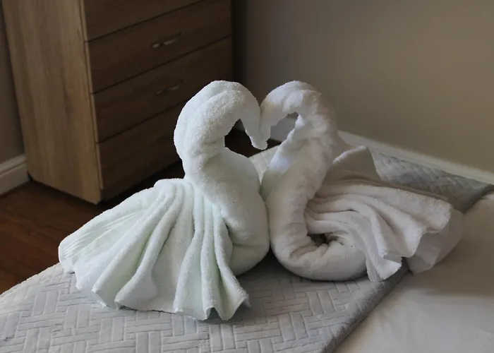 York Place Beautiful 5 Bedrooms Sleeps 9 * Scarborough