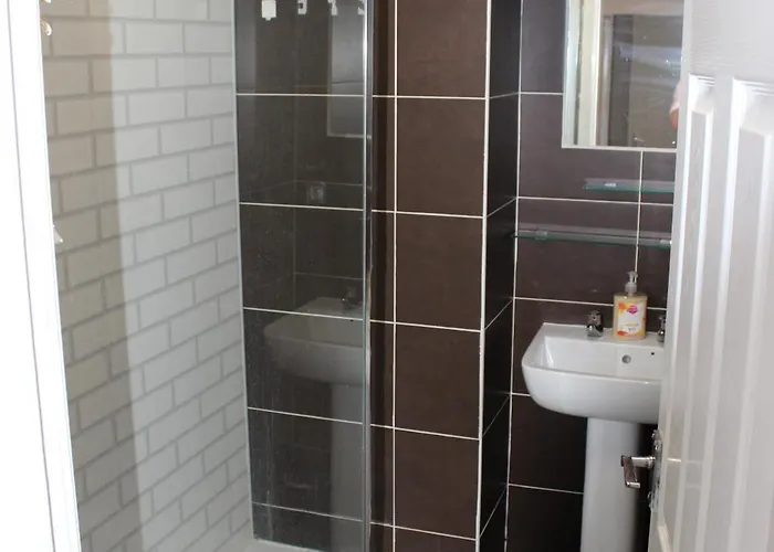 York Place Beautiful 5 Bedrooms Sleeps 9 * Scarborough