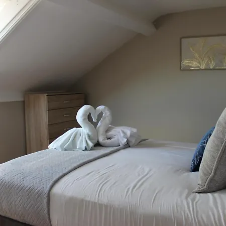 York Place Beautiful 5 Bedrooms Sleeps 9 Daire *