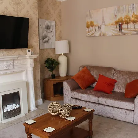York Place Beautiful 5 Bedrooms Sleeps 9 Daire